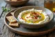 Tirokafteri sin gluten, servido con especias frescas