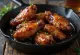 Alas de pavo BBQ servidas