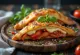 Calzone de pimientos, dorado y relleno de pimientos y queso
