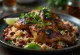 Pollo jerk con arroz y frijoles, servido con lima fresca