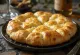 Focaccia al Prosecco y Parmesano servida