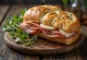 Panini con jamón y mozzarella, pan crujiente
