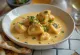 Korma Clásico servido en salsa rica y cremosa, decorado con cilantro fresco.