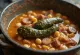 Dobradinha al laurel, servida con carnes ahumadas y alubias