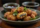 Pempek kulit, surtido de pescado con piel de pescado, frito y crujiente