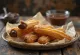 Churros rellenos de crema de chocolate, dorados y crujientes