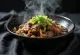 Bulgogi de Ternera a la Soja servido al estilo coreano
