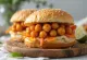 Bao bun de garbanzos especiados servido