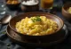 Khichdi de Moong Dal en un bol, decorado con cilantro fresco