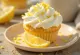 Cupcakes de limón con nata recién horneados