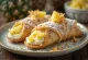 Postre de cannoli de piña y coco servido