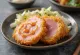 Lonchas de jamón empanadas crujientes con salsa tonkatsu