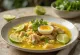 Soto ayam con lima, servido con lima fresca y huevo cocido
