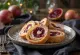 Bolo de Rolo con guayaba y queso, rodajas rellenas de dulce de guayaba y queso crema