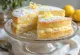 Tarta de limón y vainilla servida