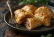 Empanadas de cerdo ahumado de masa dorada