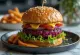Hamburguesa de remolacha con verduras frescas