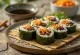 Kimbap de Bulgogi, rollo coreano con bulgogi, verduras frescas y huevo, decorado con sésamo