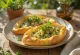 Khachapuri con perejil, panes de queso dorados con perejil fresco