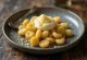 Gnocchi con sabayón de vino blanco servidos