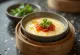 Chawanmushi picante con chili, plato de huevo rico servido