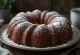Bundt cake de castañas y canela espolvoreado con azúcar