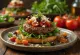 Hamburguesa mediterránea servida