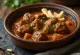 Vindaloo de ternera servido en salsa espesa y oscura