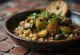 Ensalada de farro con coles de Bruselas tostadas y reducción de balsámico