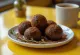 Trufas de chocolate a la canela rebozadas en cacao